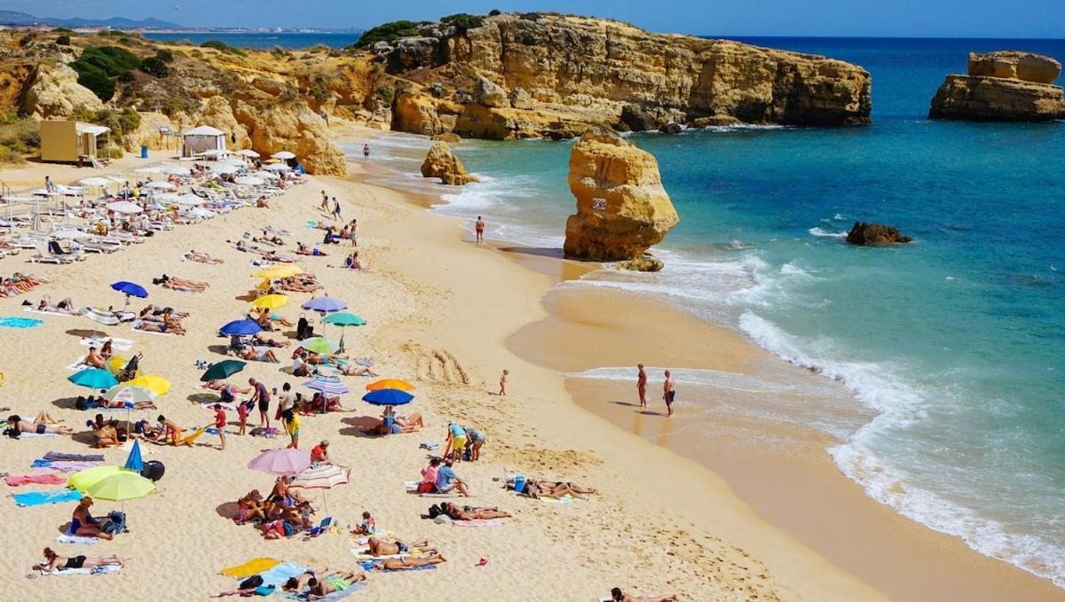 Charmoso A 300m Da De Olhos De Agua ! Quarto em Acomodações Particulares
