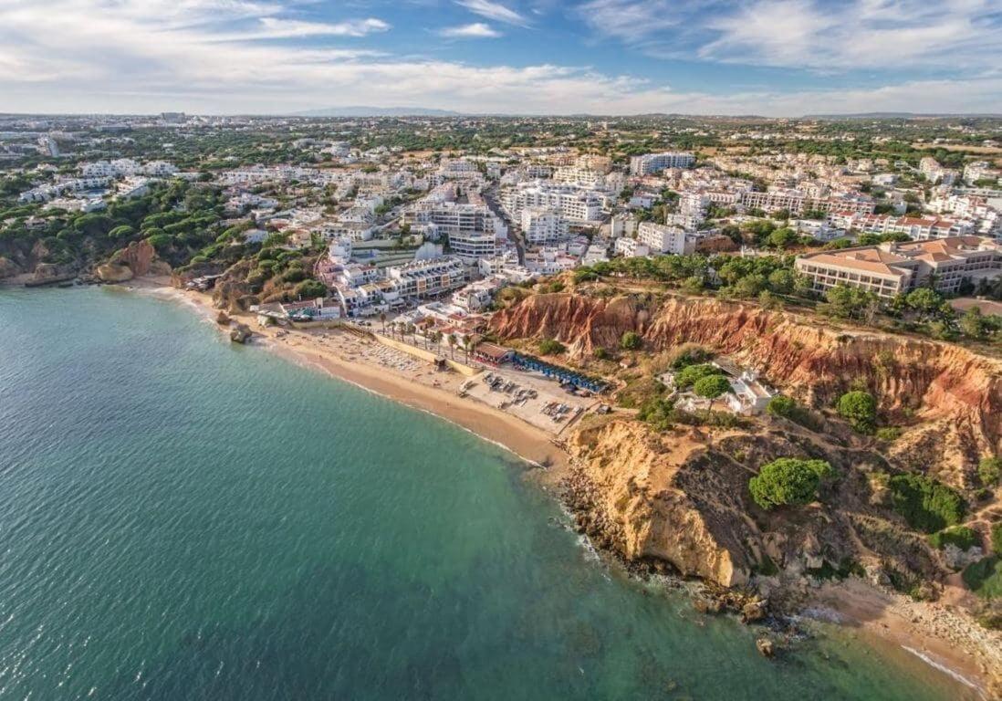 Habitación en casa particular Charmoso A 300m Da De Olhos De Agua ! Albufeira